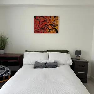  Homestay Luxury 5-room House - Your Perfect Getaway Awaits United Kingdom