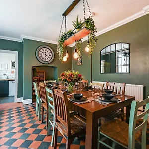  Holiday home Beautiful Townhouse, Great Location - Pet Friendly United Kingdom